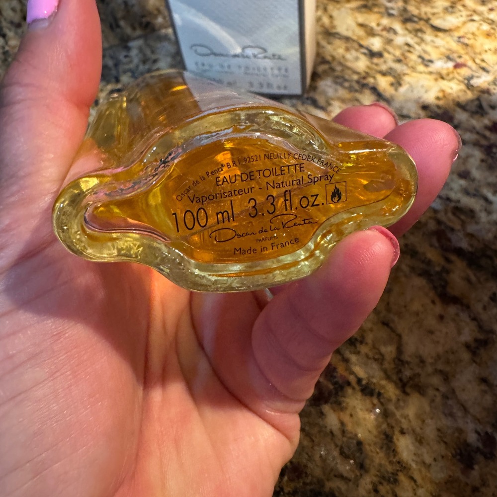 Oscar de la Renta Oscar Eau de Toilette Spray 3.3 oz 100 ml for Women with Box - Picture 5 of 7